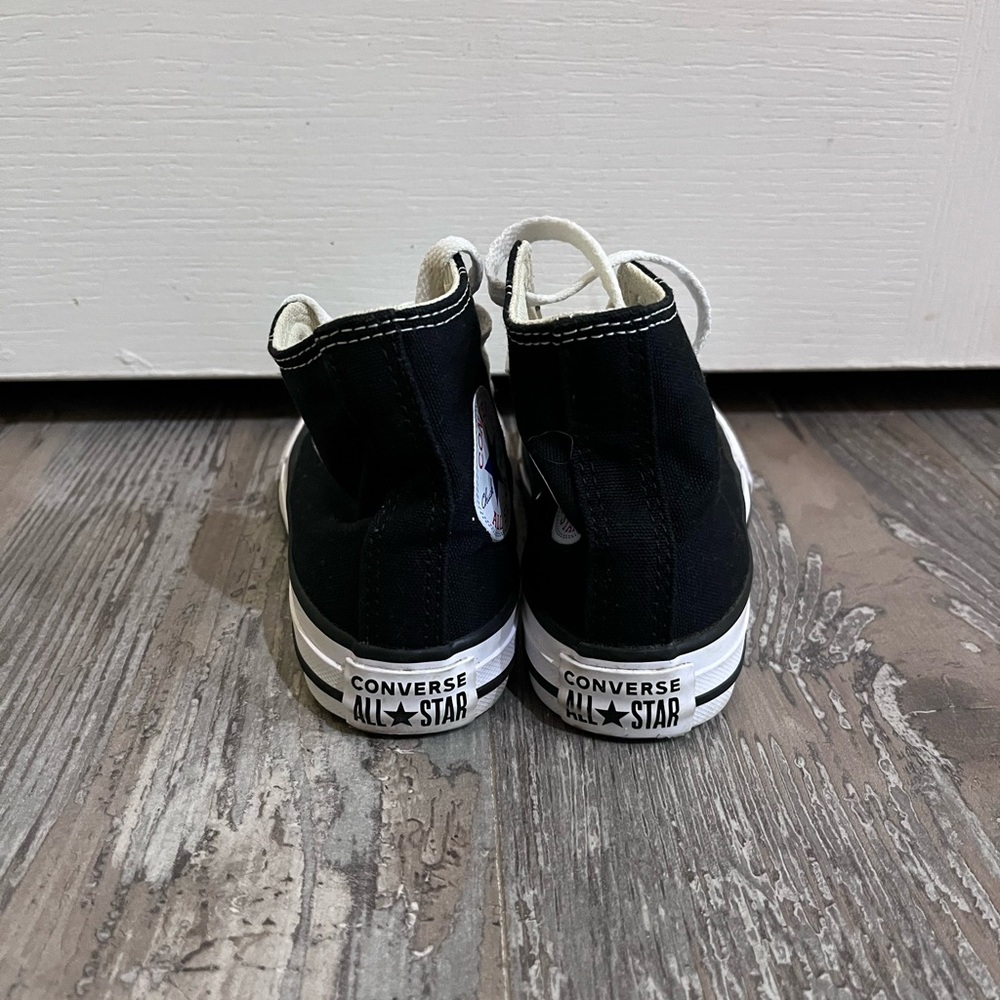 Kids size 11 Converse Chuck Taylor Black and White High-Tops - Picture 4 of 6